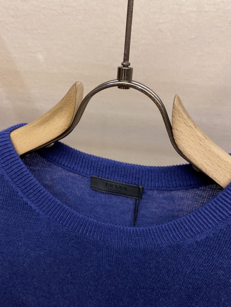 Pra*a sweater